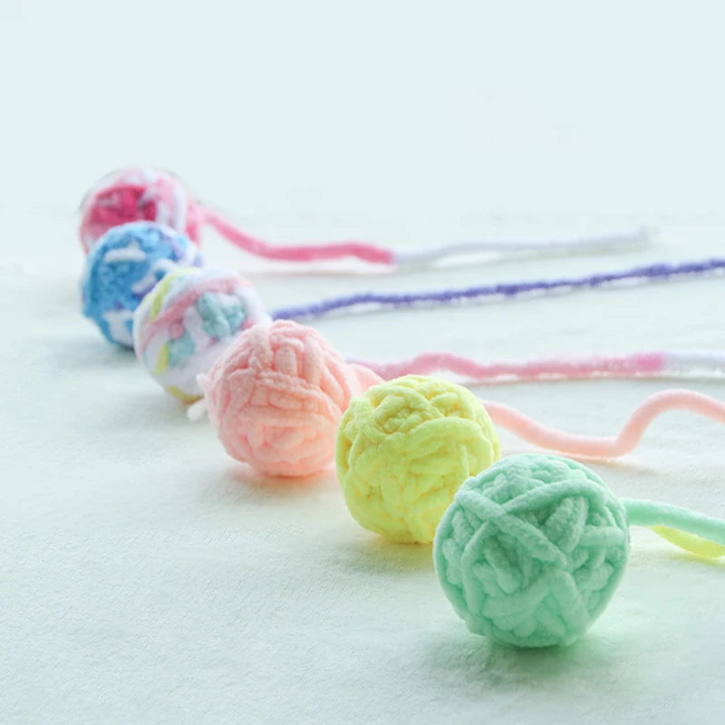 Jouet interactif pour chat - Balle en laine colorée avec clochette